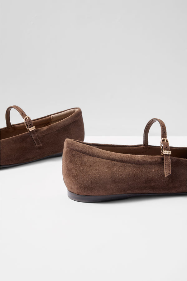 Everve Reyes Mary Jane Dkbrown