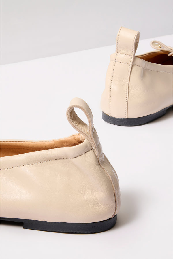 Everve Rosalind Cream Leather Ballet Flats Cream