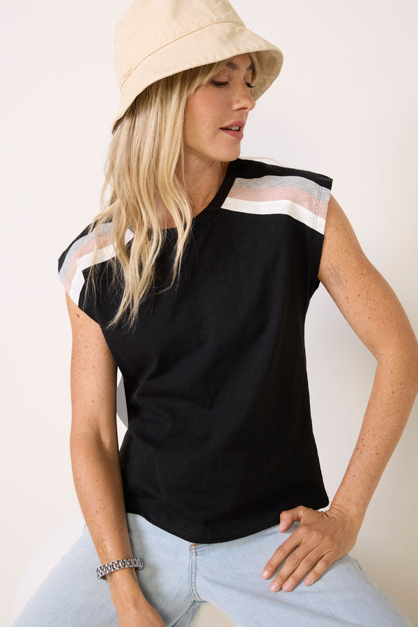 Everve Rue Stripe Shoulder Tee Black