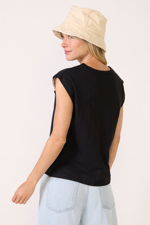Everve Rue Stripe Shoulder Tee Black