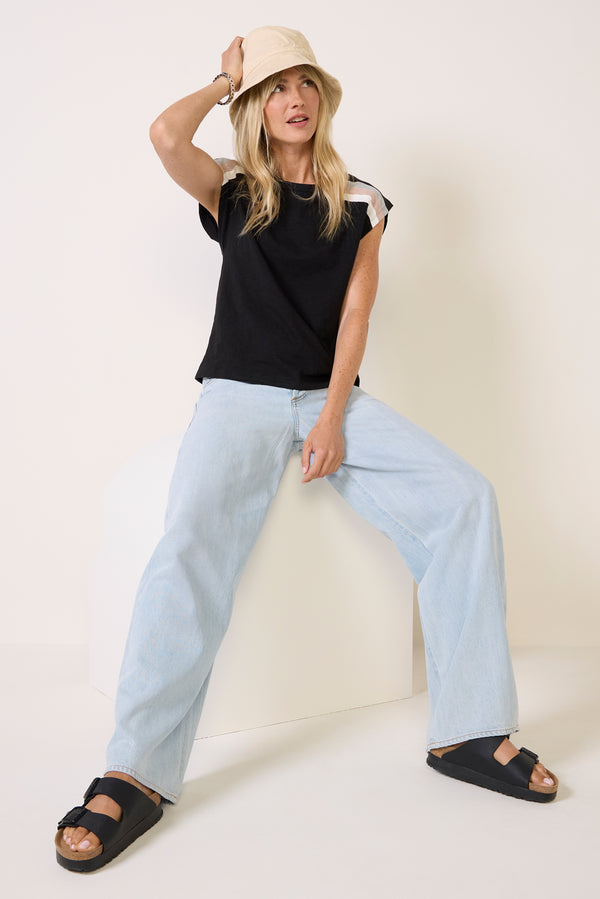 everve Rue Stripe Shoulder Tee Black