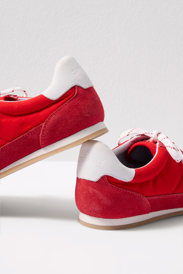 Everve Runabout Jogger Sneaker Adrenaline