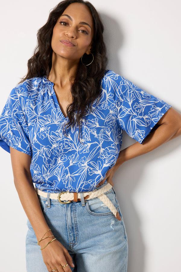 Everve Rylee Top Beaucoupbluefloral