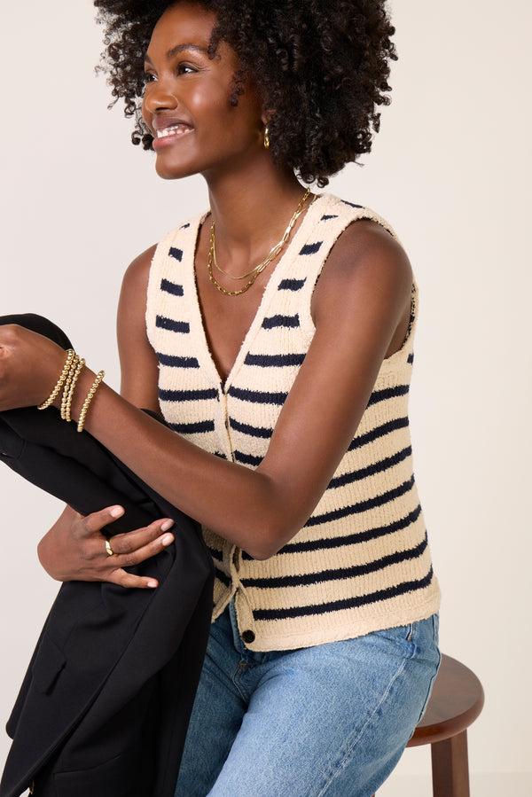 Everve Sade Sweater Vest Ivorynavystripe