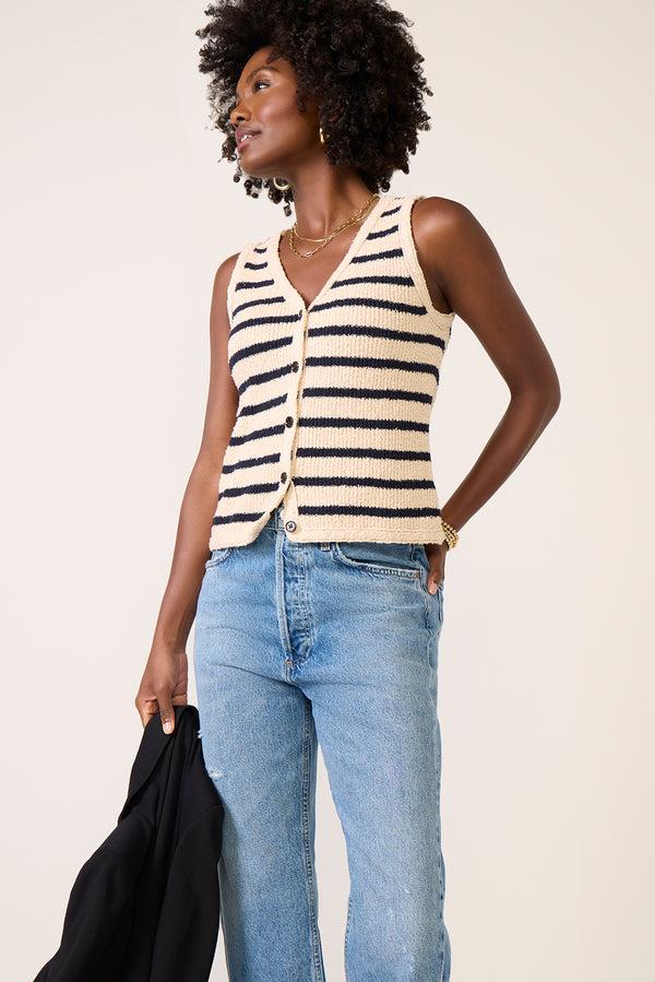 Everve Sade Sweater Vest Ivorynavystripe