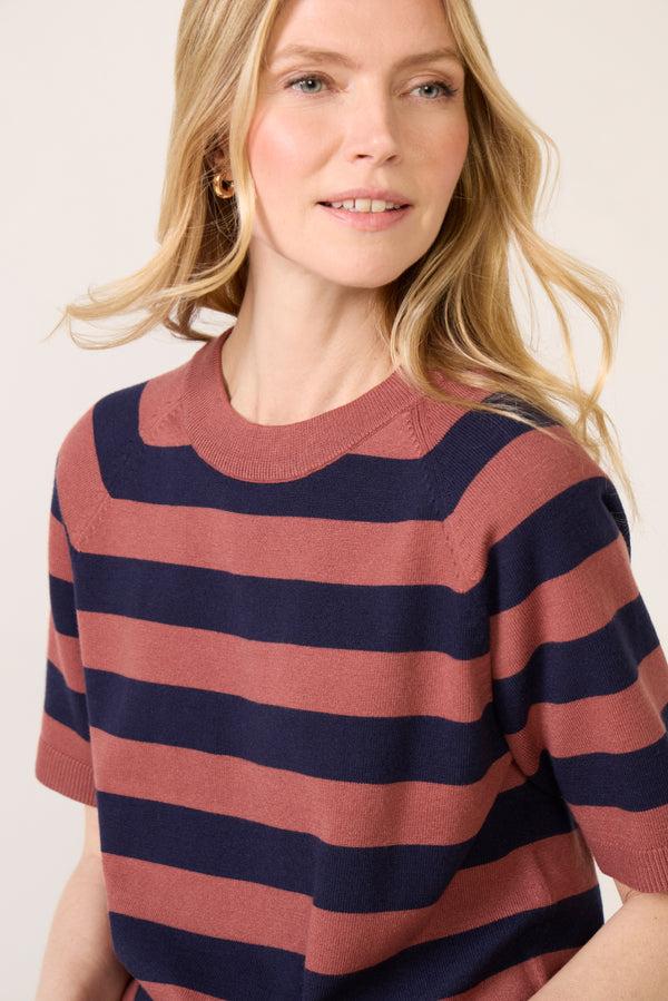 Everve Sami Raglan Sweater Mahogany/Navy