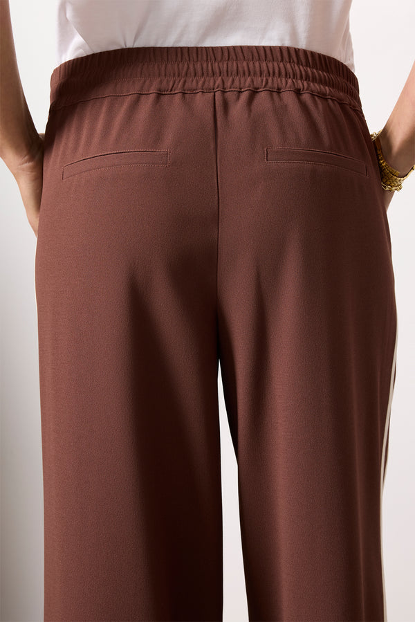 Everve Saunder Track Pant Sandalwood