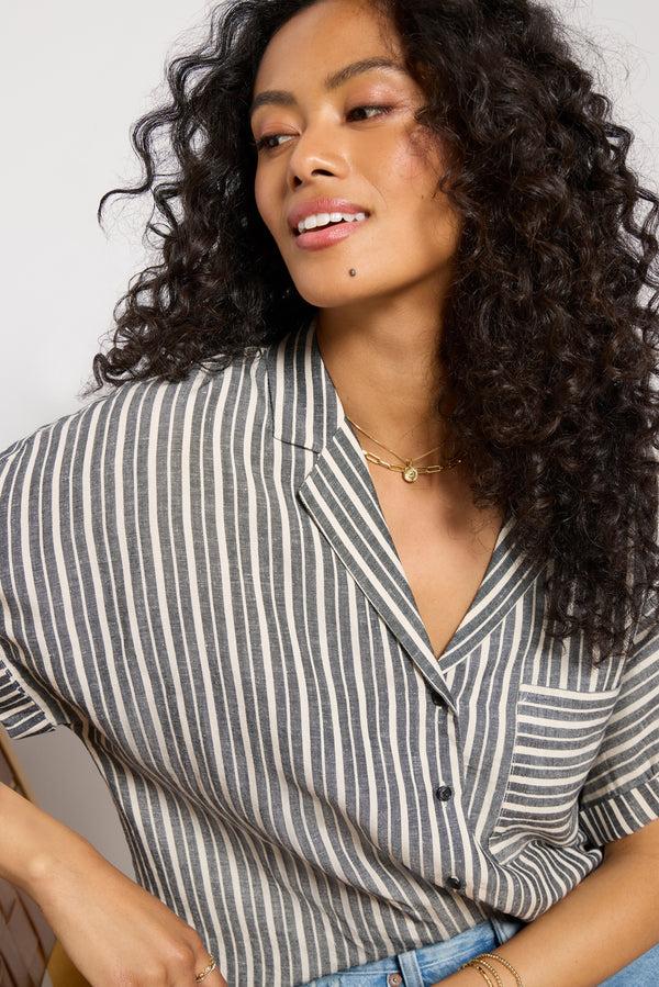 Everve Sophia Linen Resort Shirt Black/Whitestripe