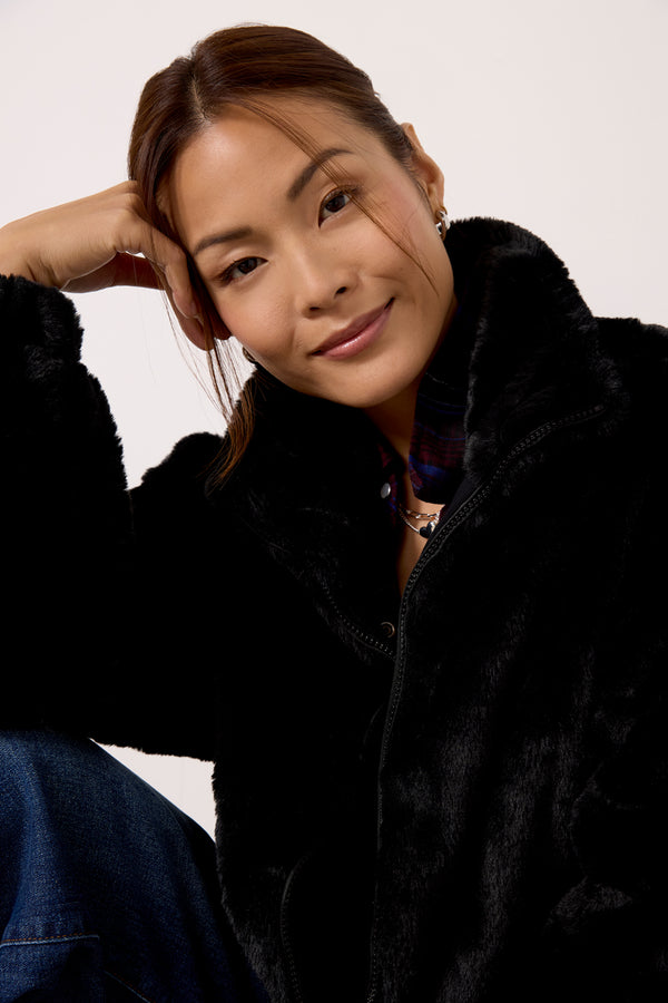Everve Tash Faux Fur Jacket Black
