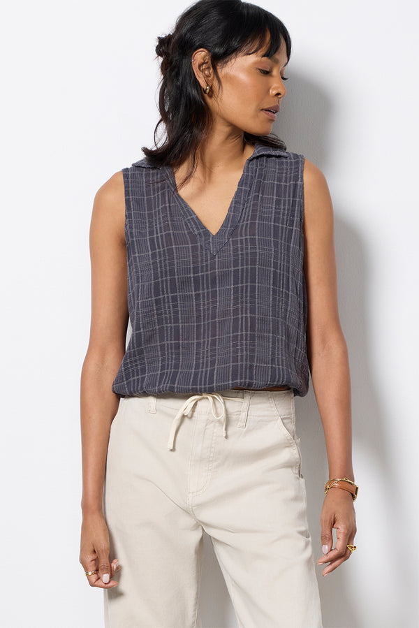 Everve Textured Collar Tank Mistyonyx