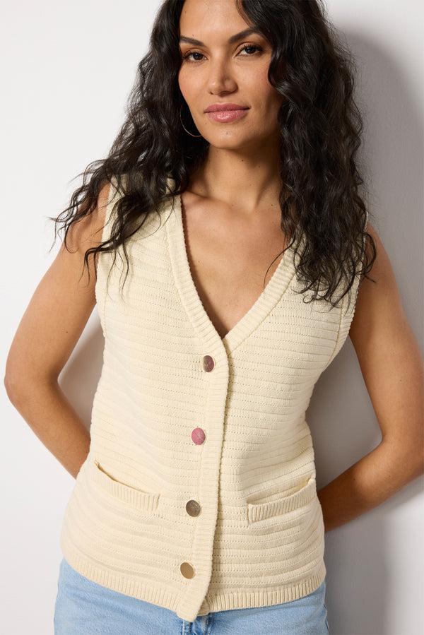 Everve Textured Sweater Vest Muslin