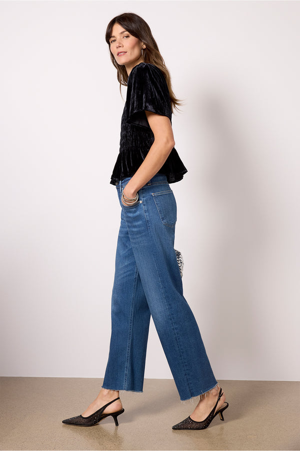 Everve Velvet Rosie Top Crinkleblack