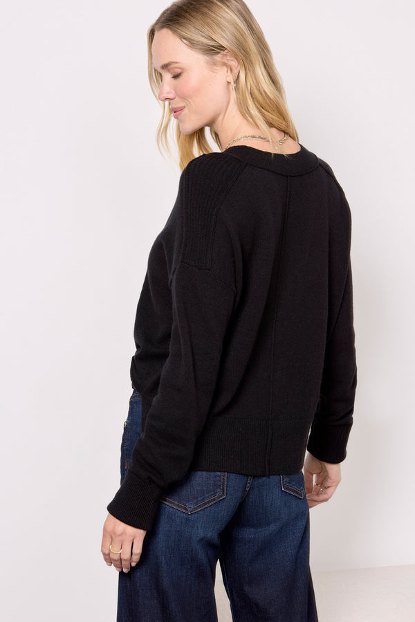 Everve Wendy VNeck Pullover Black