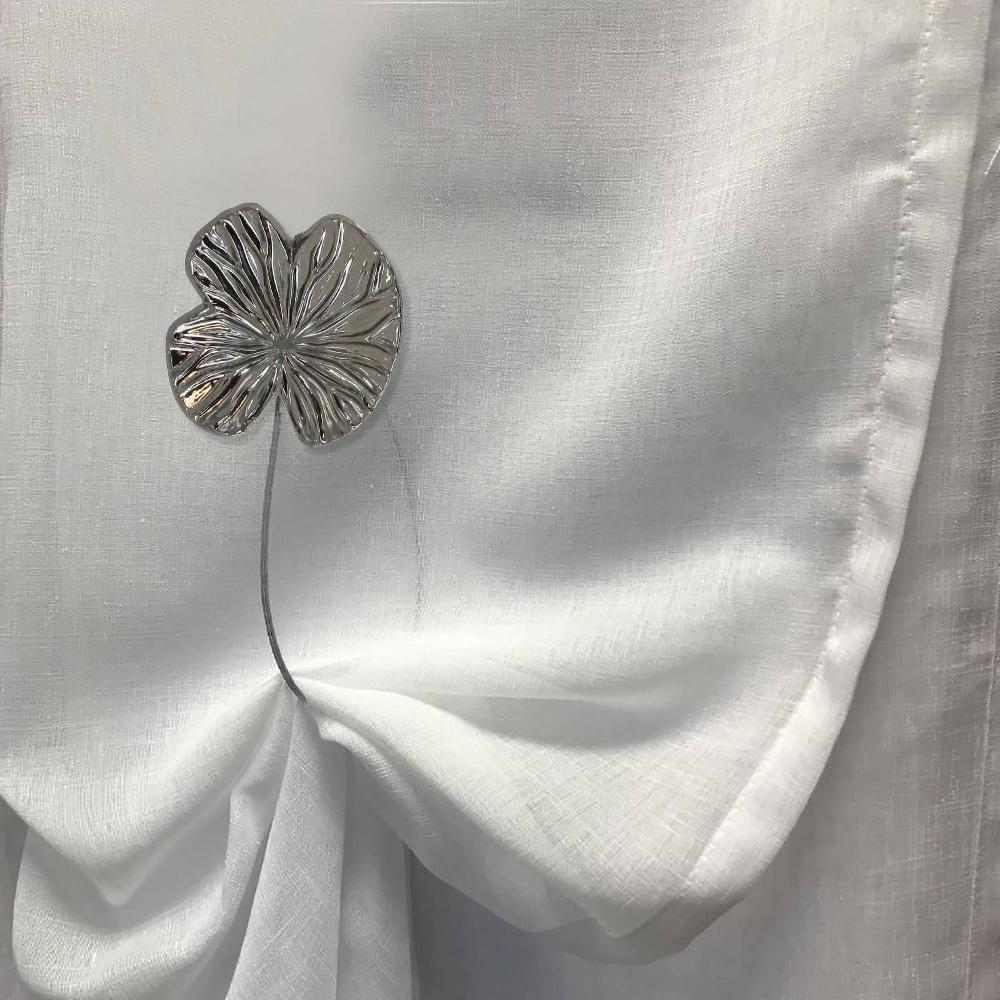 Evideco Magnetic Water Lily Curtain Tieback – Resin Floral Design Strong Magnetic Closure No Installation Required – Graphite Home Accessories Tie Backs & Magnets Magnetic Tie Backs Small Tie Backs For Window Sheers