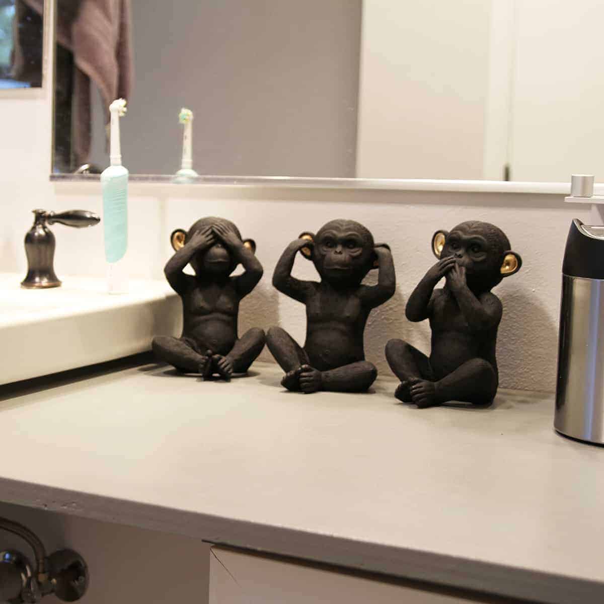 Evideco Wise Monkey Hear No Evil Statuette Resin Black Gold Home Accessories Statuettes