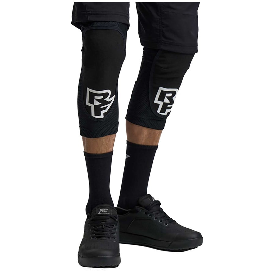 Evo Race Face Covert Knee Guards