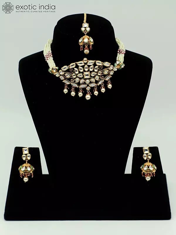 exotic india Beautiful Bandhai Choker Set With Mangtika And Earrings