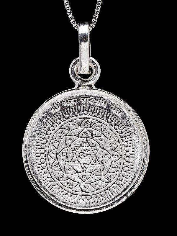 Exotic India Chaturbhuja Vishnu Pendant With Mahasudarshan Yantra On Reverse (Two Sided Pendant) 