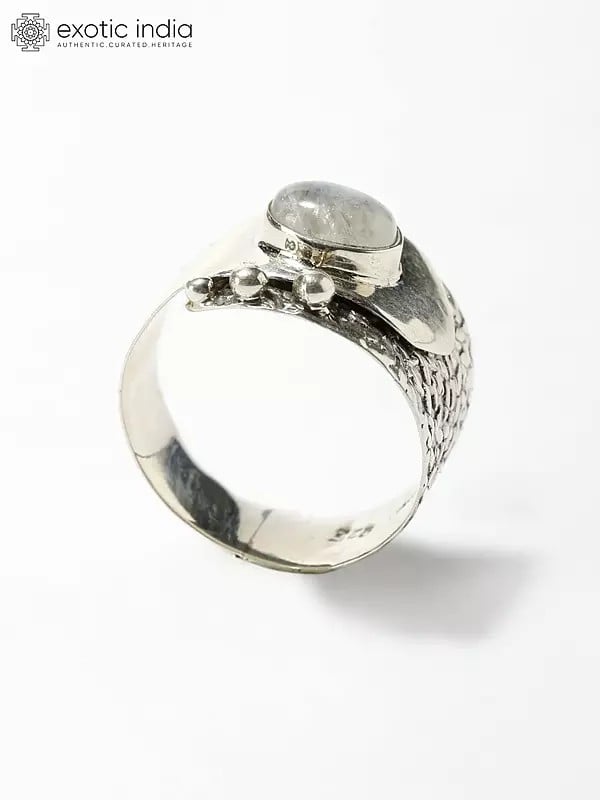 Exotic India Oval Cut Rainbow Moonstone Ring 