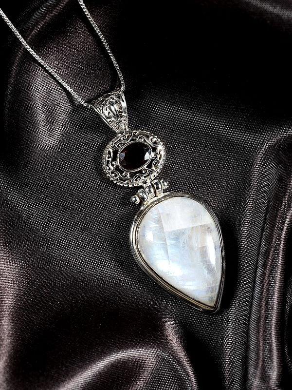 Exotic India Rainbow Moonstone Pendant With Garnet 