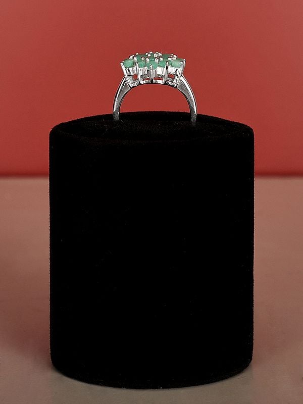 Exotic India Flower Design Sterling Silver Ring With Emerald Gemstone 