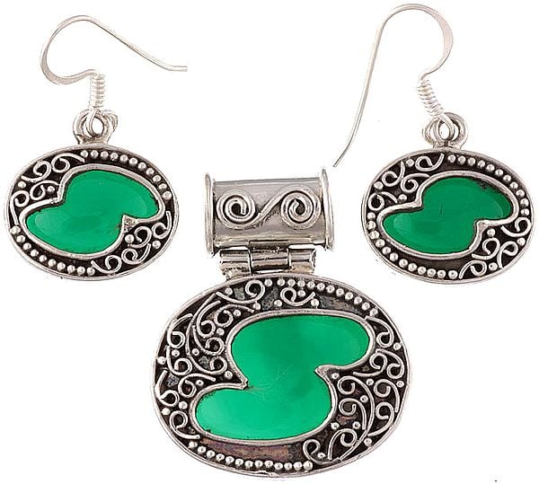 exotic india Green Onyx Pendant with Matching Earrings Set