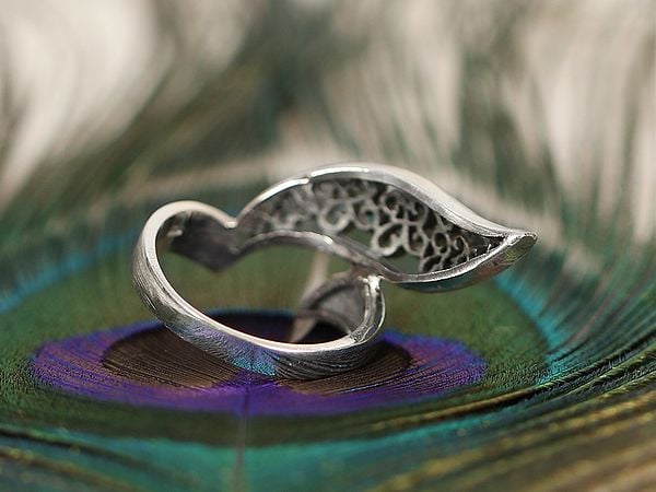 Exotic India Leaf-Shaped Adjustable Ring | Sterling Silver Rings 