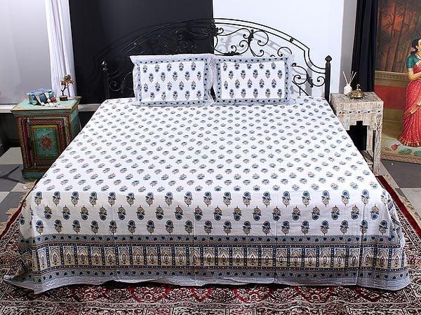 exotic india Powder-White Bagru Floral Motif Handblock Printed Cotton King Size Bedsheet With Two Pillow Cover 