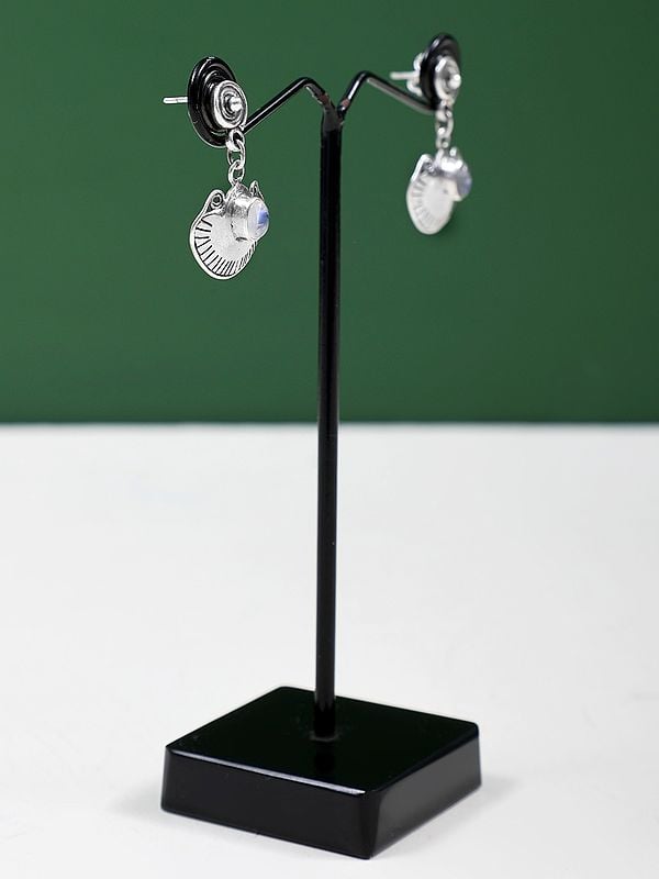 Exotic India Shell Design Sterling Silver Earring With Gemstone 