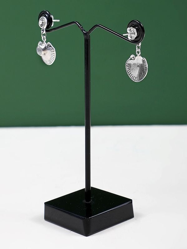 Exotic India Shell Design Sterling Silver Earring With Gemstone 