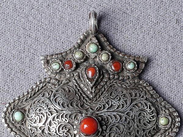 Exotic India Siku Silver Pendant | Indian Gemstone Jewelry 