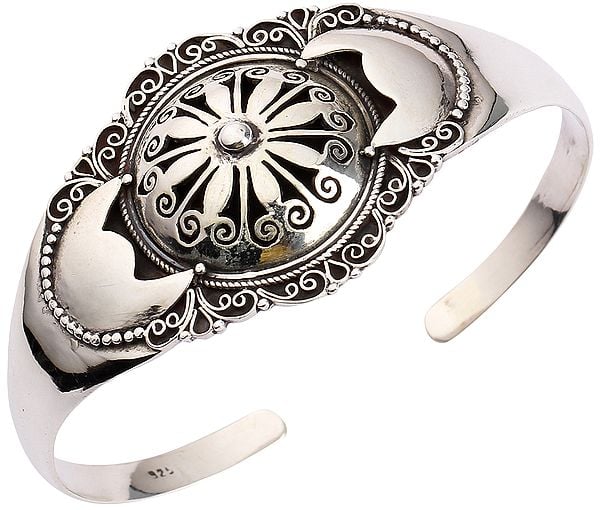 exotic india Sterling Silver Emboss Flower Bracelet (Adjustable Size)