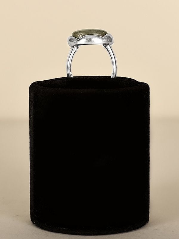 Exotic India Sterling Silver Ring With Oval Shape Labradorite Gemstone 