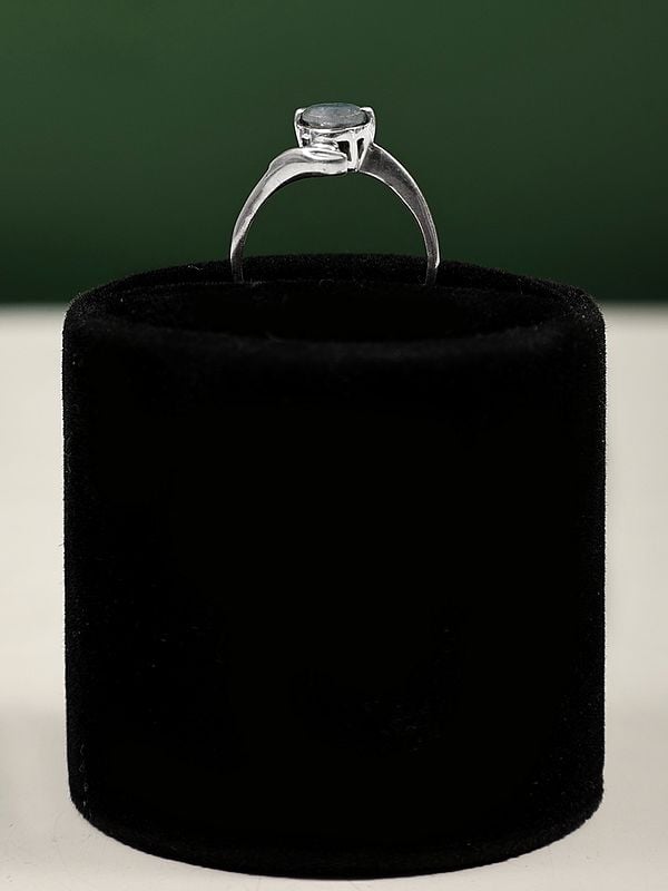 Exotic India Stylish Sterling Silver Ring With Round Shape Labradorite Stone