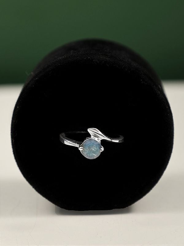 exotic india Stylish Sterling Silver Ring with Round Shape Labradorite Stone 