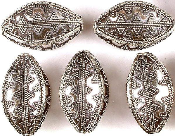 exotic india Superfine Bead with Four Flaps (Price Per Piece) 