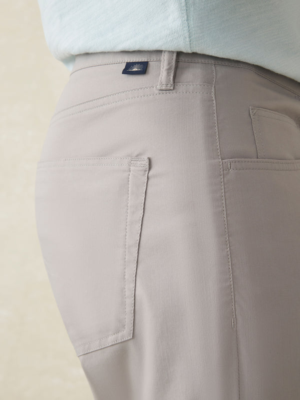 Faherty Movement™ 5-Pocket Pant - Fossil Men's Bottoms