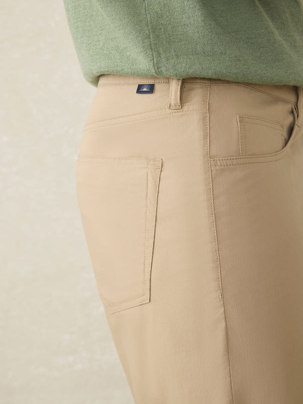 Faherty Movement™ 5-Pocket Pant - Island West Khaki Men's Bottoms