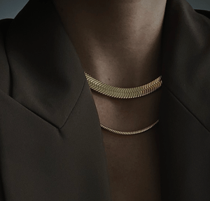 Fallon HAILEY THICK HERRINGBONE CHAIN NECKLACE SHORT - GOLD