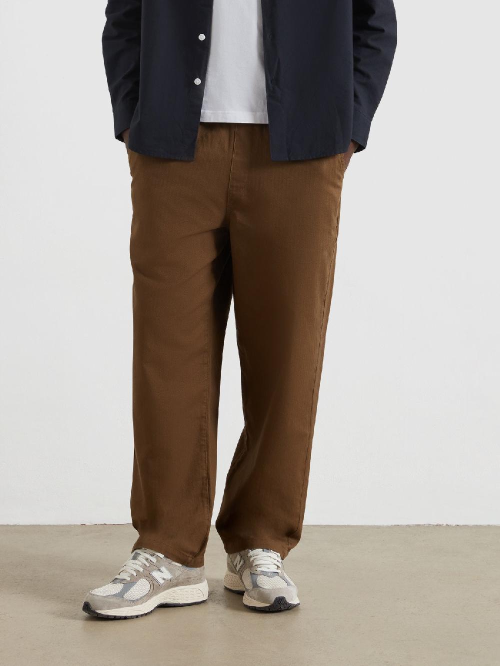 Farah Greenport Loose Fit Herringbone Trousers In Clove Brown