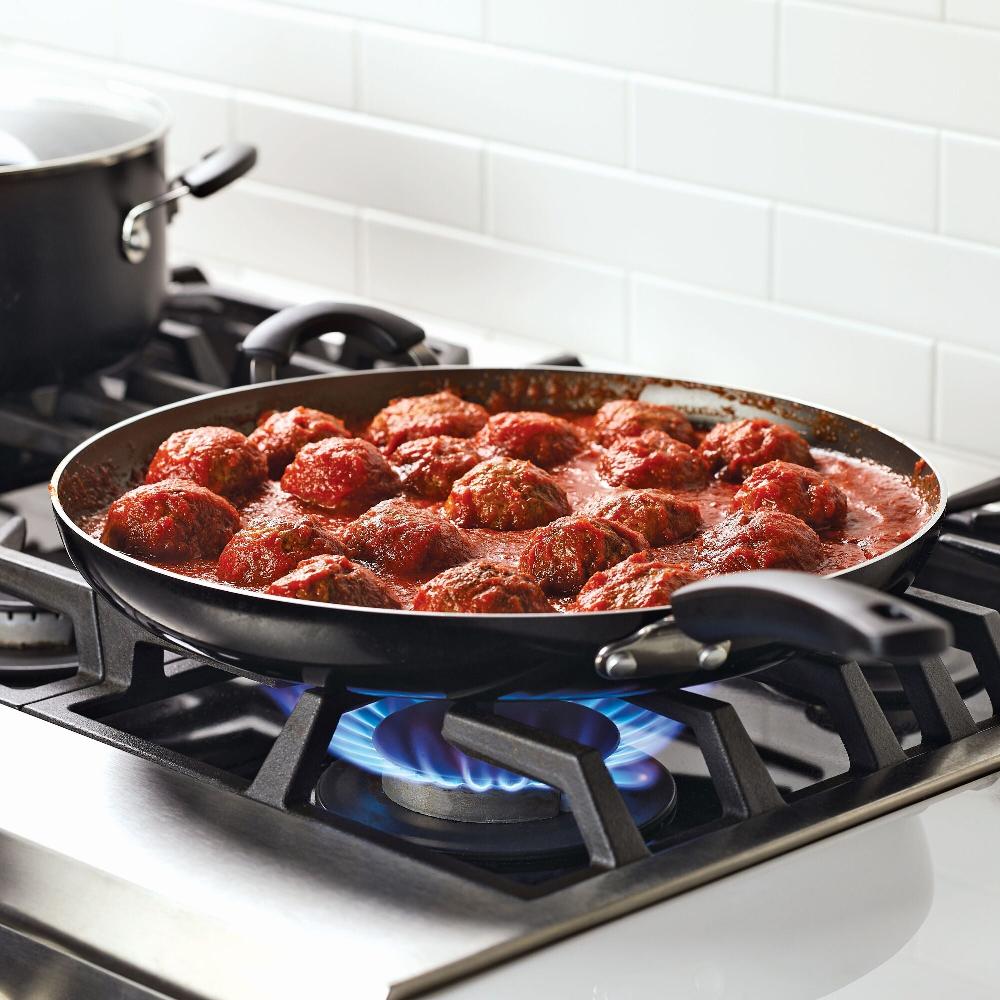 Farberware 14-Inch Nonstick Frying Pan With Helper Handle