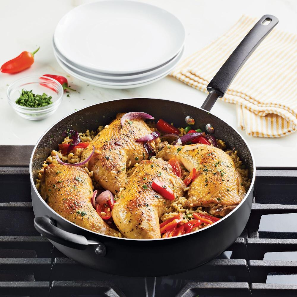 Farberware 6-Quart Nonstick Jumbo Cooker With Lid And Helper Handle
