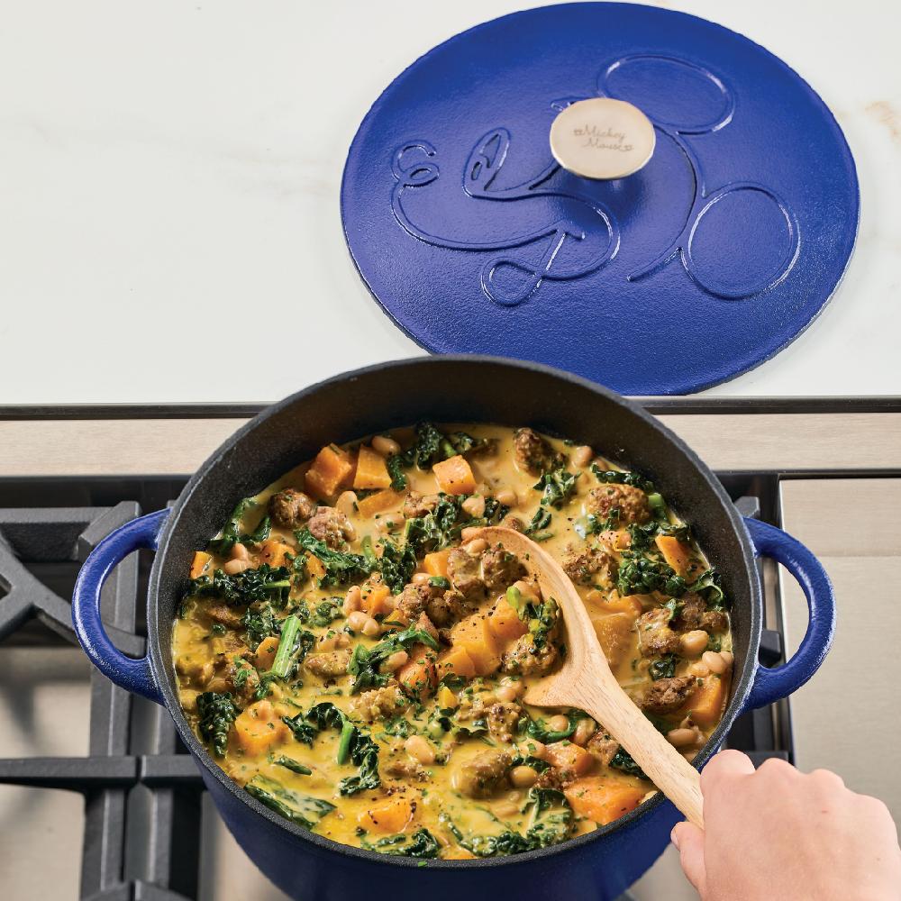 Farberware Bon Voyage 4.75-Quart Pre-Seasoned Cast-Iron Dutch Oven