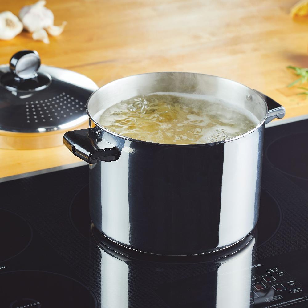 Farberware Classic Series Stainless Steel 8-Quart Stockpot With Straining Lid