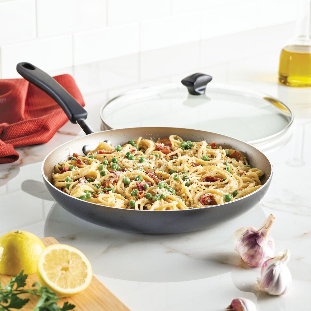 Farberware 12-Inch Nonstick Frying Pan With Lid