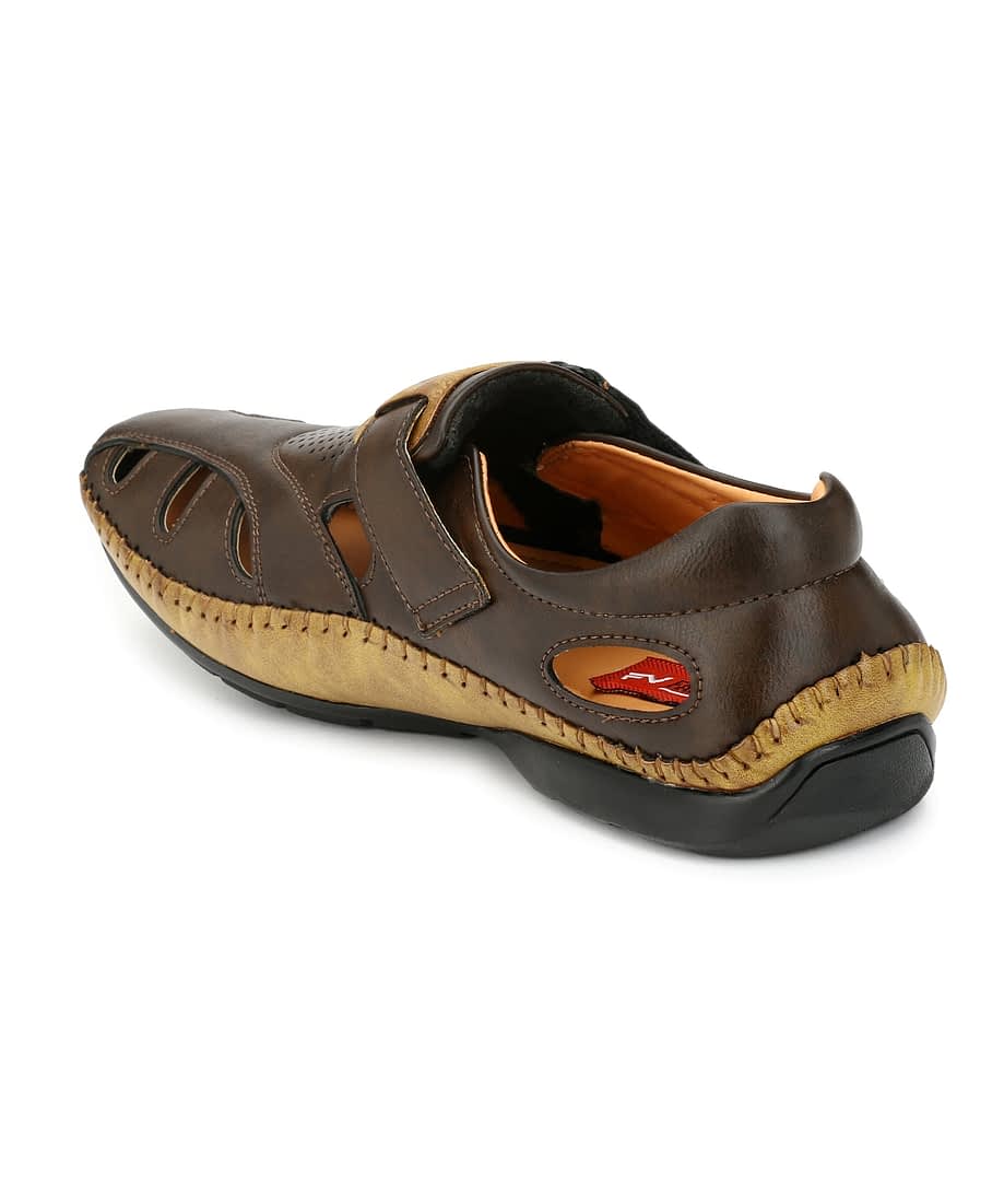 Fashion Victim Men Brown Shoe-Style Sandals