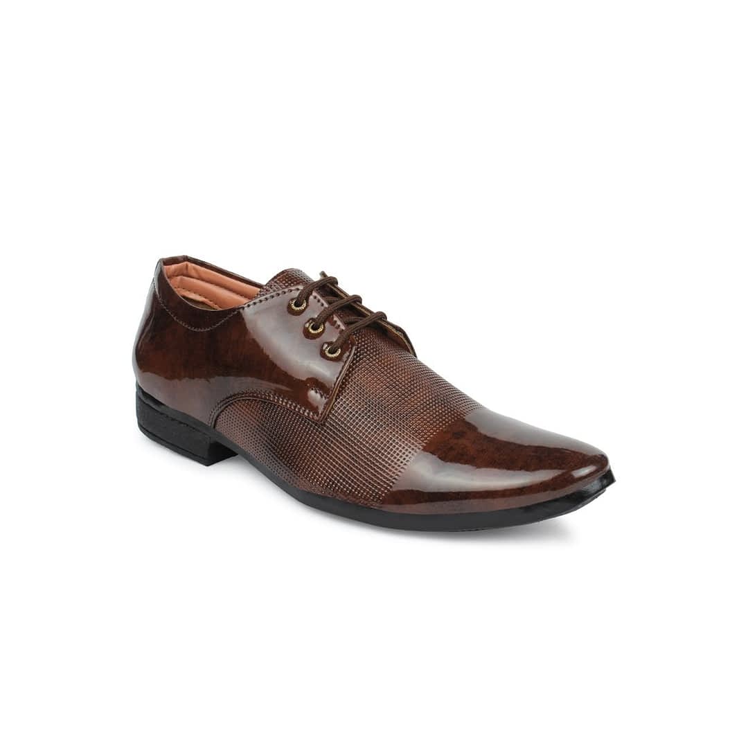 Fashion Victim Men Brown Solid Formal Derbys