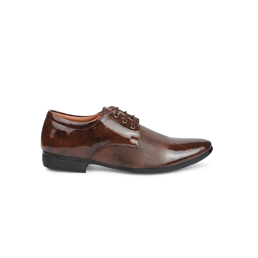 Fashion Victim Men Brown Solid Formal Derbys
