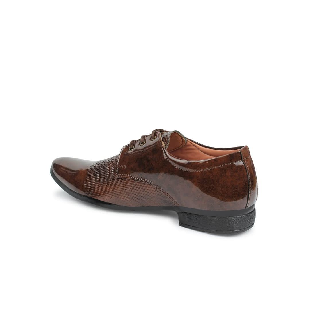 Fashion Victim Men Brown Solid Formal Derbys
