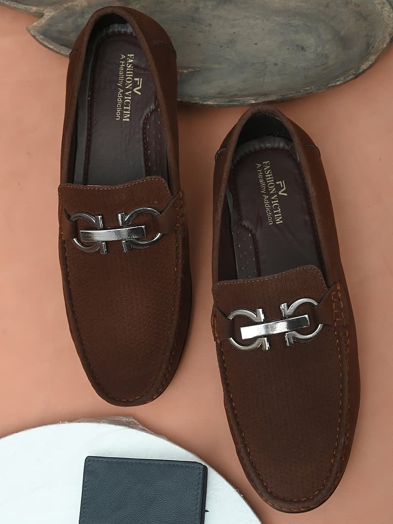 fashion victim Men Brown Textured Suede Loafers